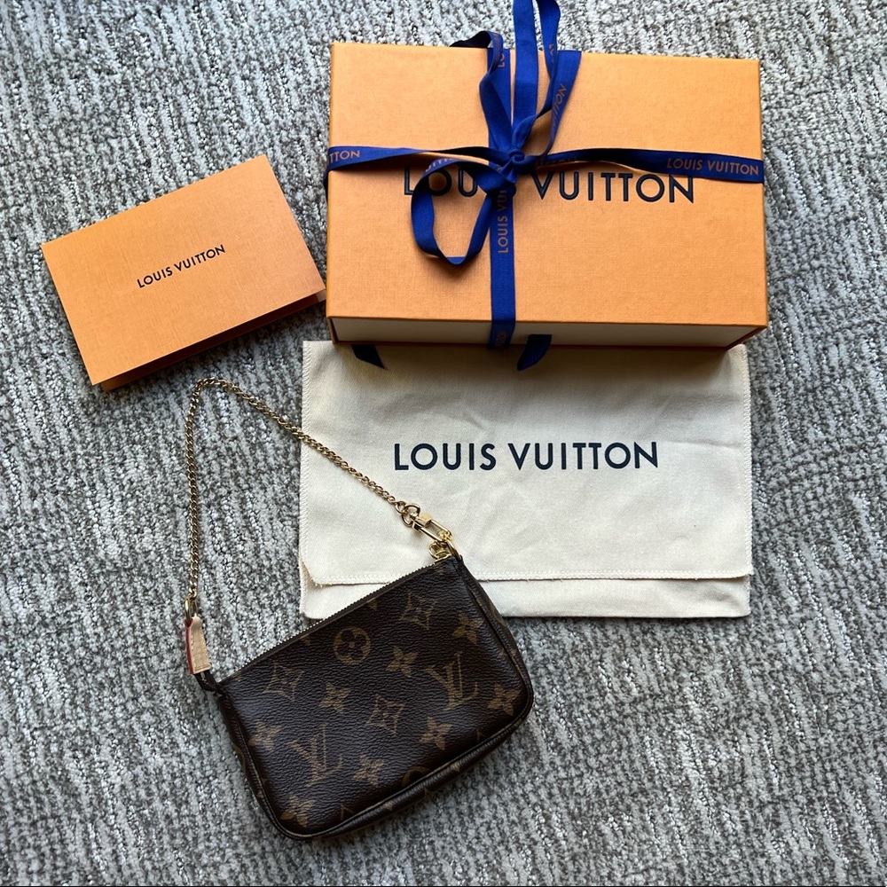 🌟BNIB🌟 Mini Pochette Accessoires Monogram Canvas Louis Vuitton